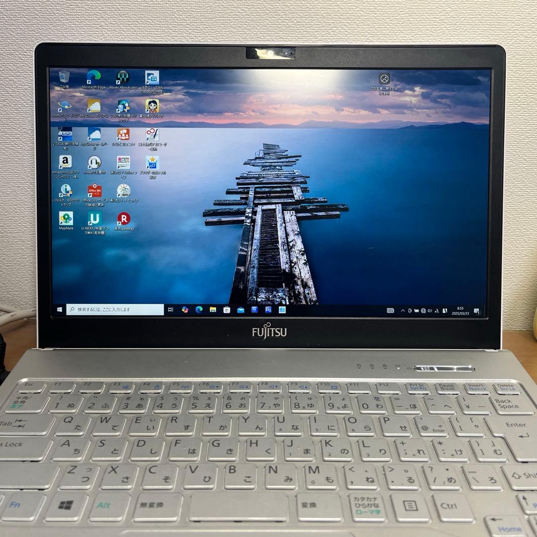 ホワイト、Windows 10 Pro、SSD 256GB、メモリ8GB