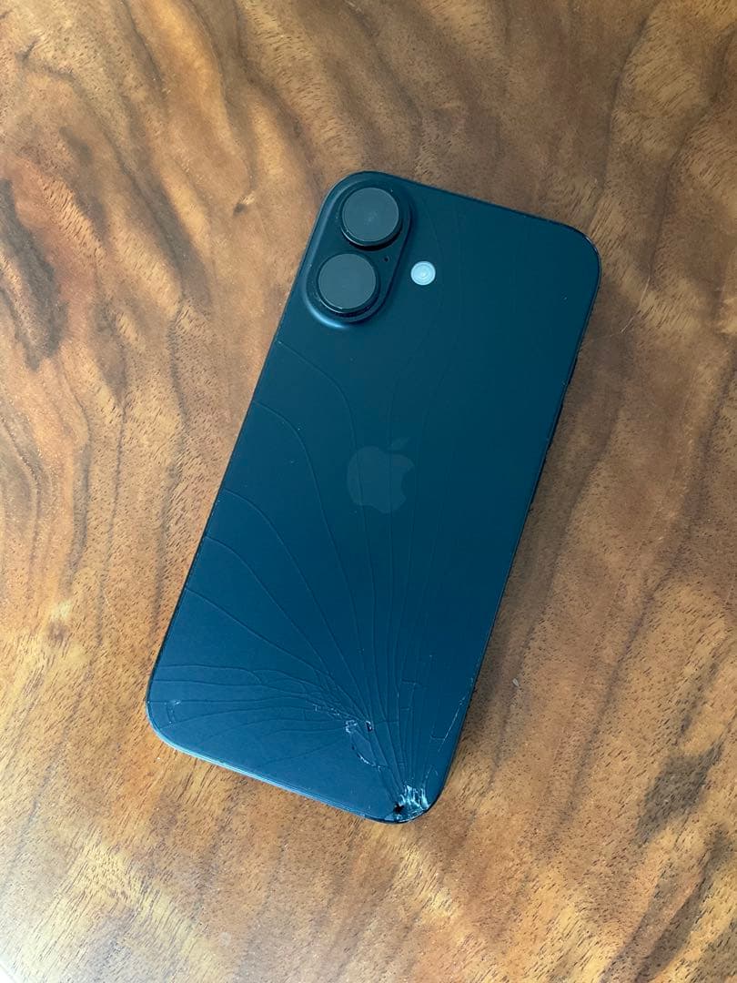 iPhone16 128GB BLACK 純正ケース付き 傷あり