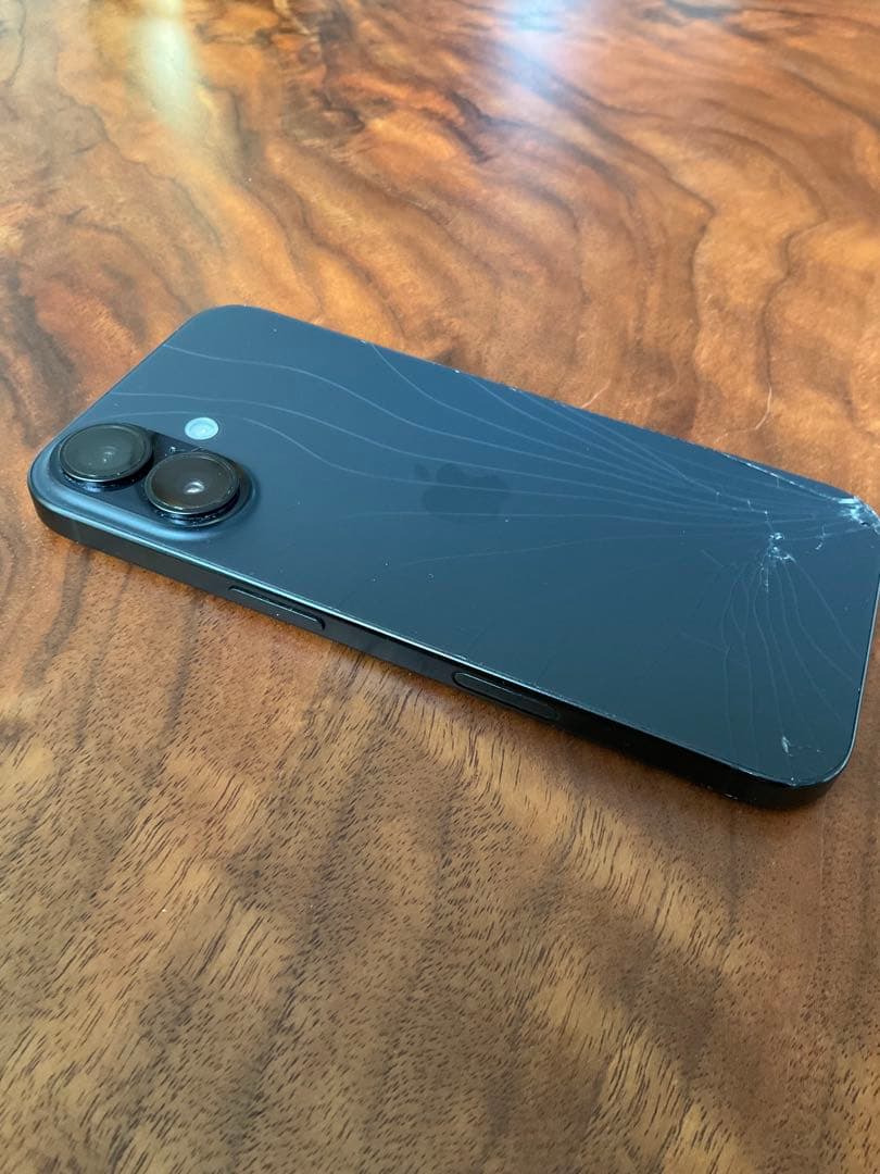 iPhone16 128GB BLACK 純正ケース付き 傷あり