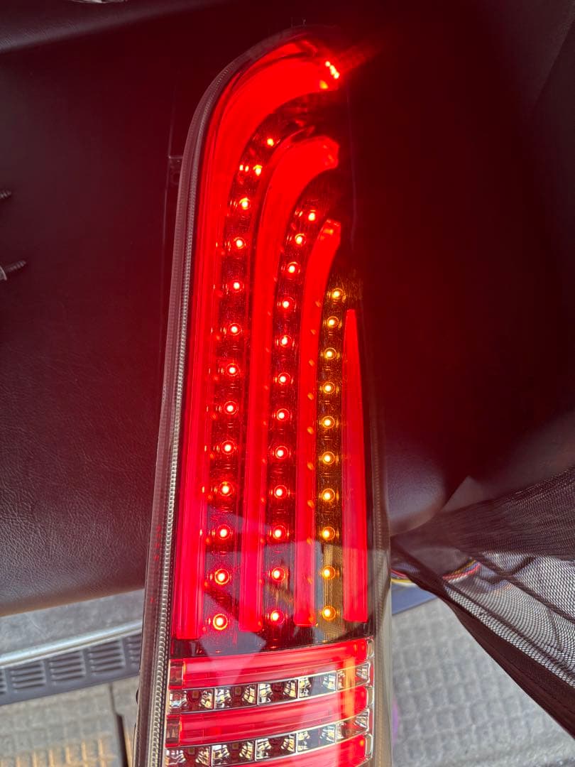 【値引き相談歓迎】ヘリオス　LED テールランプ クリア/レッド　ハイエース