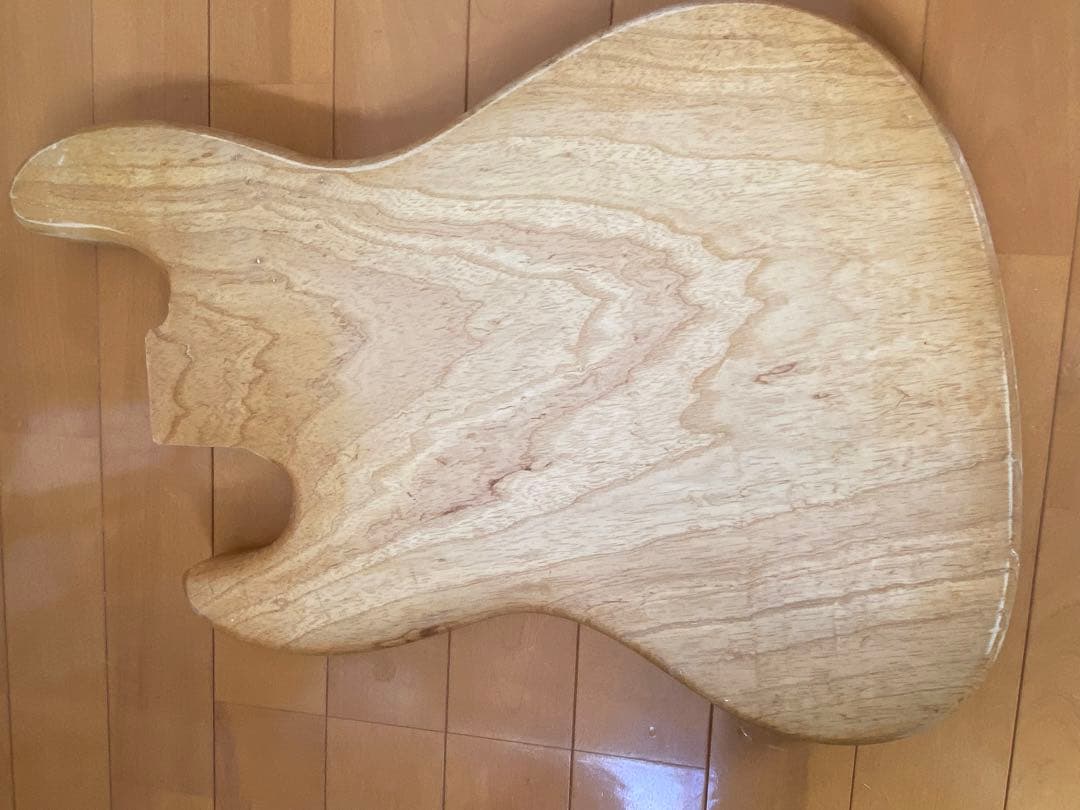 ジャズベース　1Pスワンプアッシュ　ボディ材