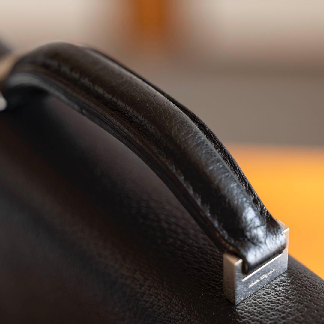 フェラガモ ブリーフケース 黒