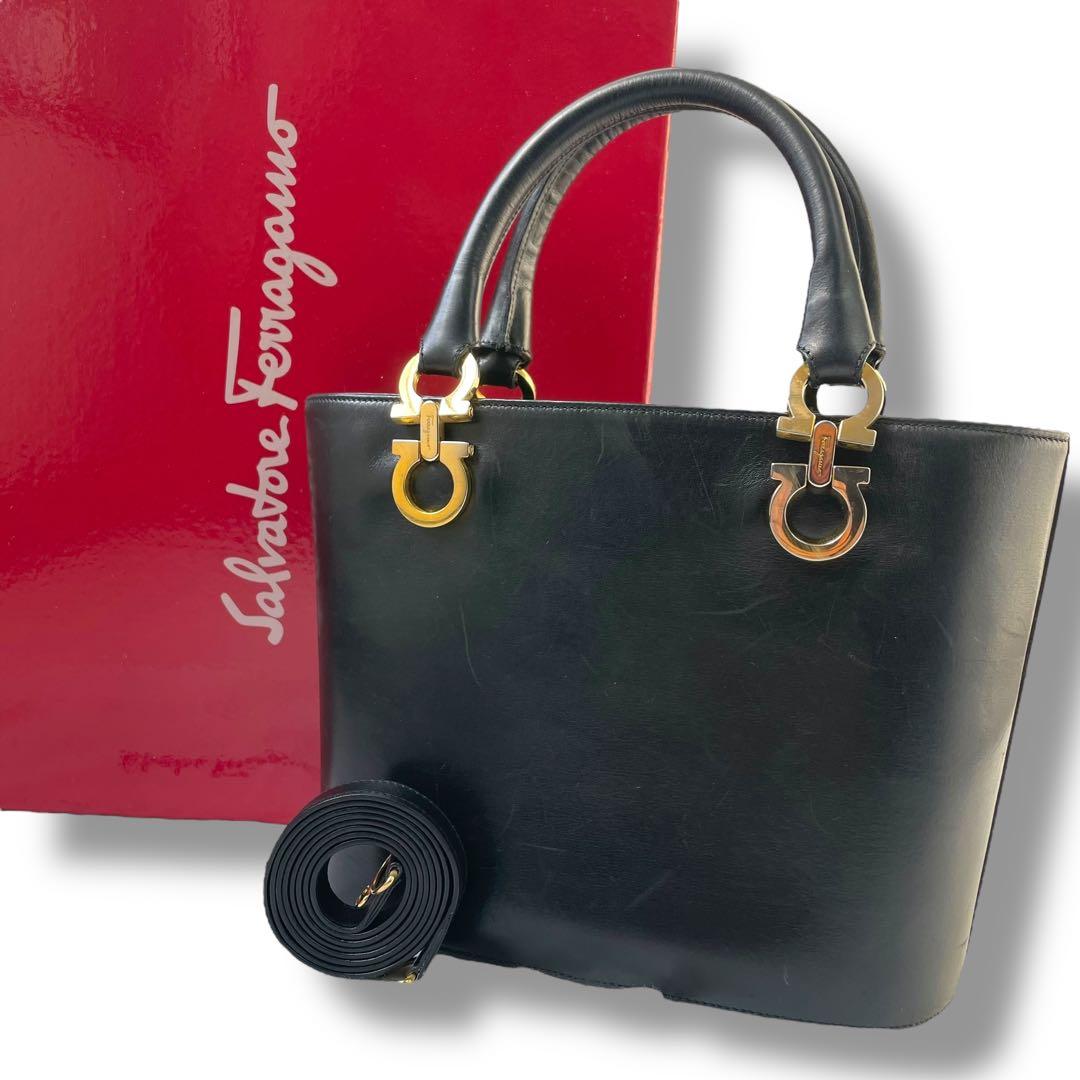 【美品】サルヴァトーレフェラガモ　ハンドバッグ　2way ガンチーニ　レザー　黒