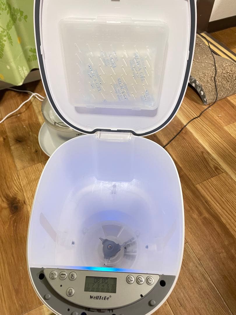 犬猫用自動給餌器 ホワイト 赤外線センサー付き