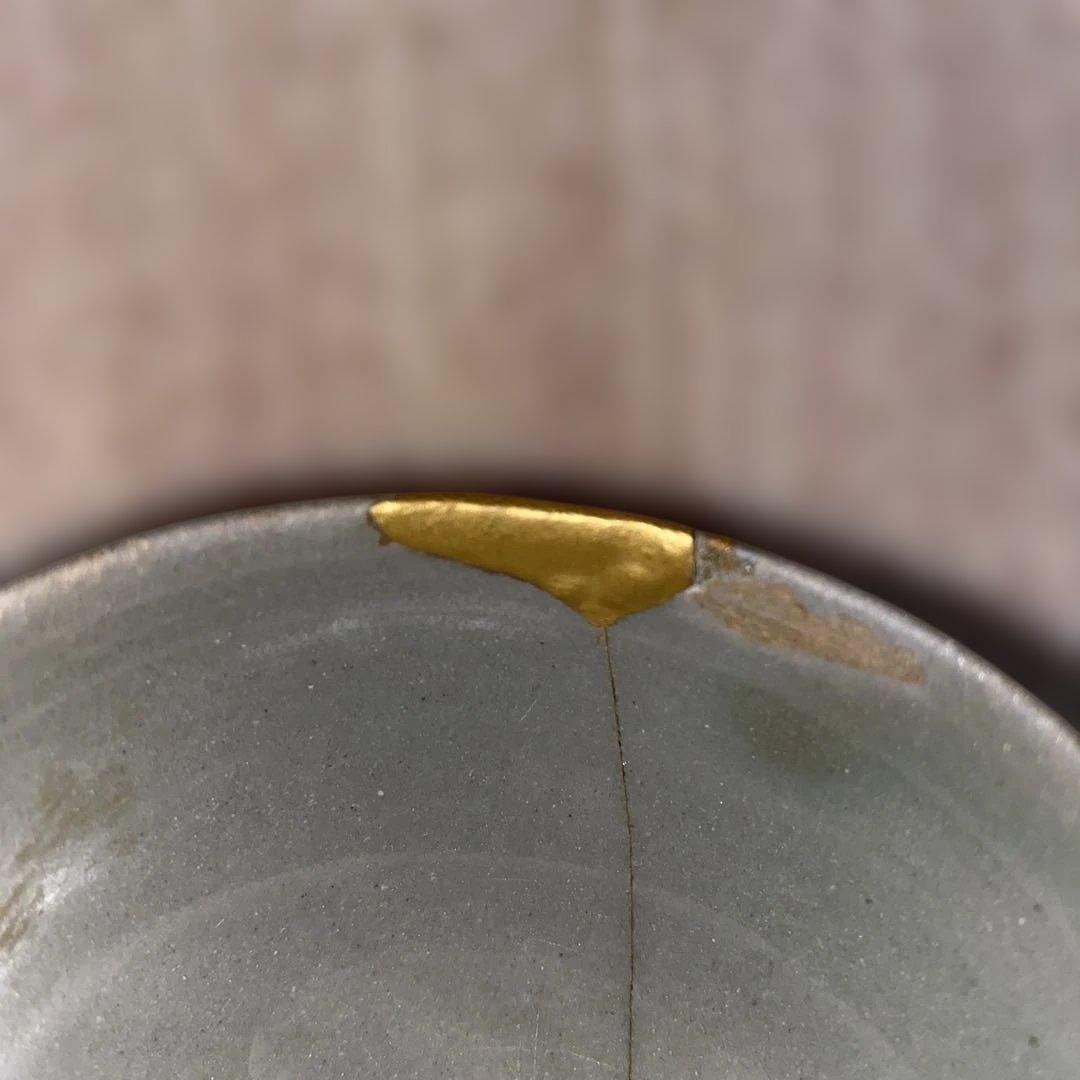 青磁碗　李朝初期？　金継ぎ有り