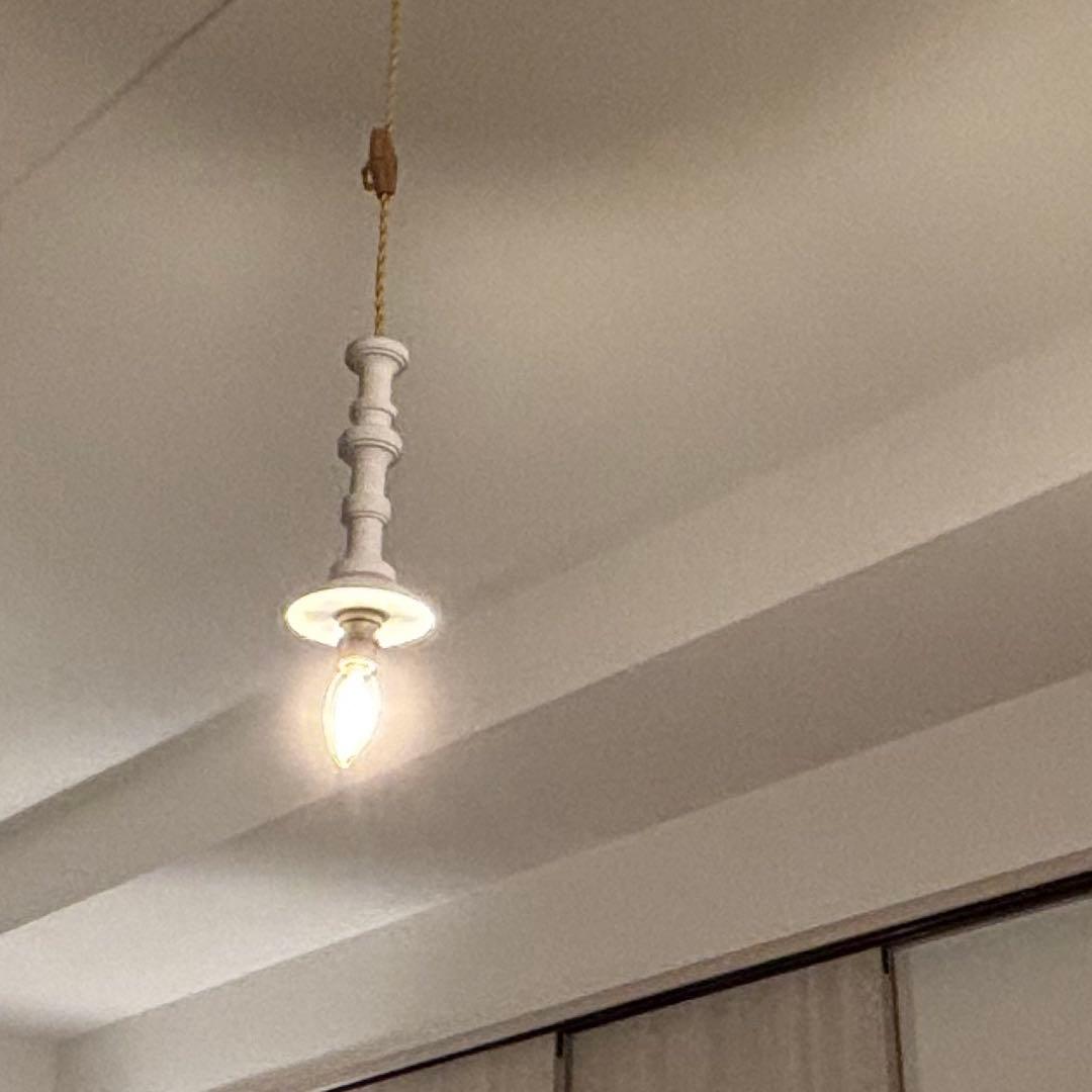 オルネドフォイユ　ウッドターニングランプ　ホワイト