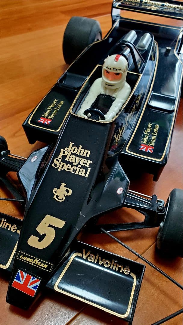 バンダイ　ラジコンJPS Mark IV Lotus 79 1/10スケール
