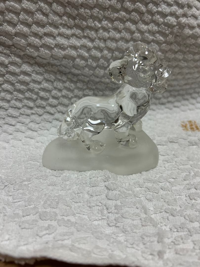 ライオンキング　シンバのガラスの置物