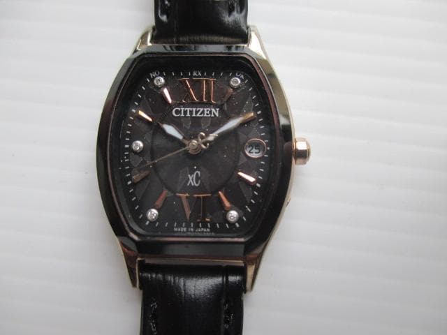 ●CITIZEN/ XC/柄入黒文字盤/エコドライブ電波時計/レディース時計●