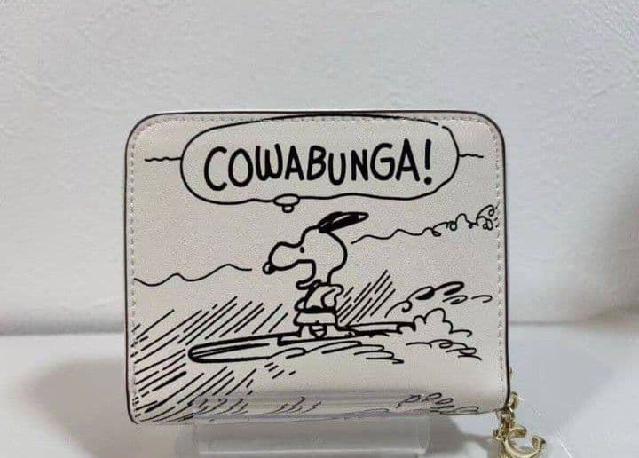新品未使用コーチ二つ折り財布スヌーピー柄ホワイトレディース送料無料即日発送