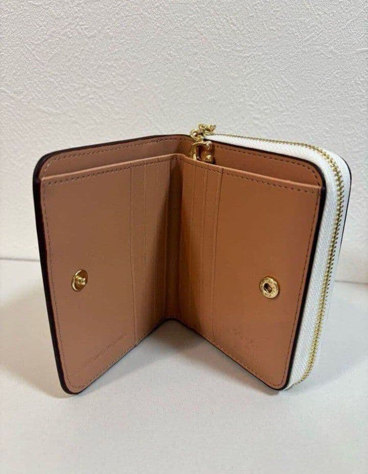 新品未使用コーチ二つ折り財布スヌーピー柄ホワイトレディース送料無料即日発送