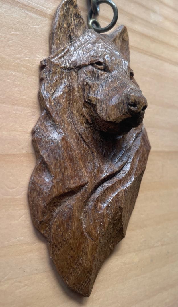 半田真之　木彫り　オオカミキーホルダー 約10m