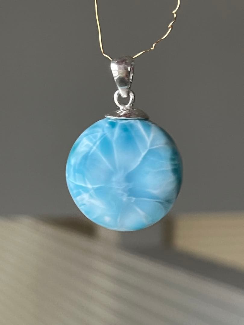 天然石ラリマー☆高品質！まる型ペンダントトップ☆レアな丸型＆両面違う模様が素敵！