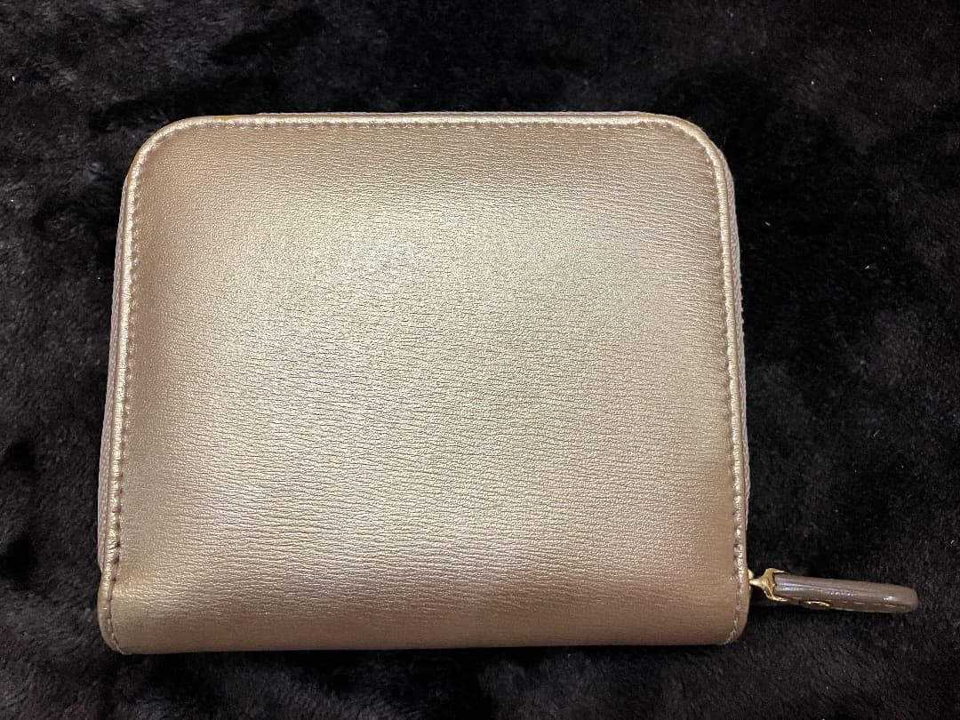 あ*も様 フェラガモ 二つ折り財布 ガンチーニ　ラウンドジップ /ゴールド