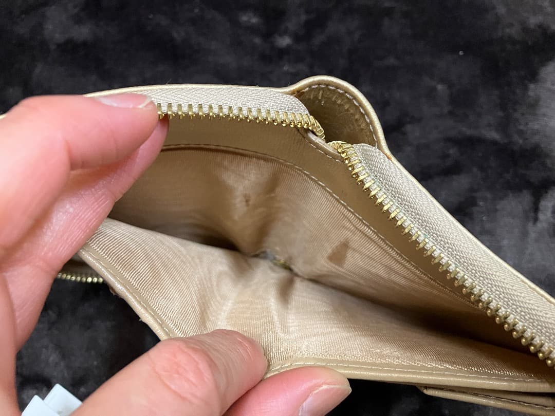 あ*も様 フェラガモ 二つ折り財布 ガンチーニ　ラウンドジップ /ゴールド