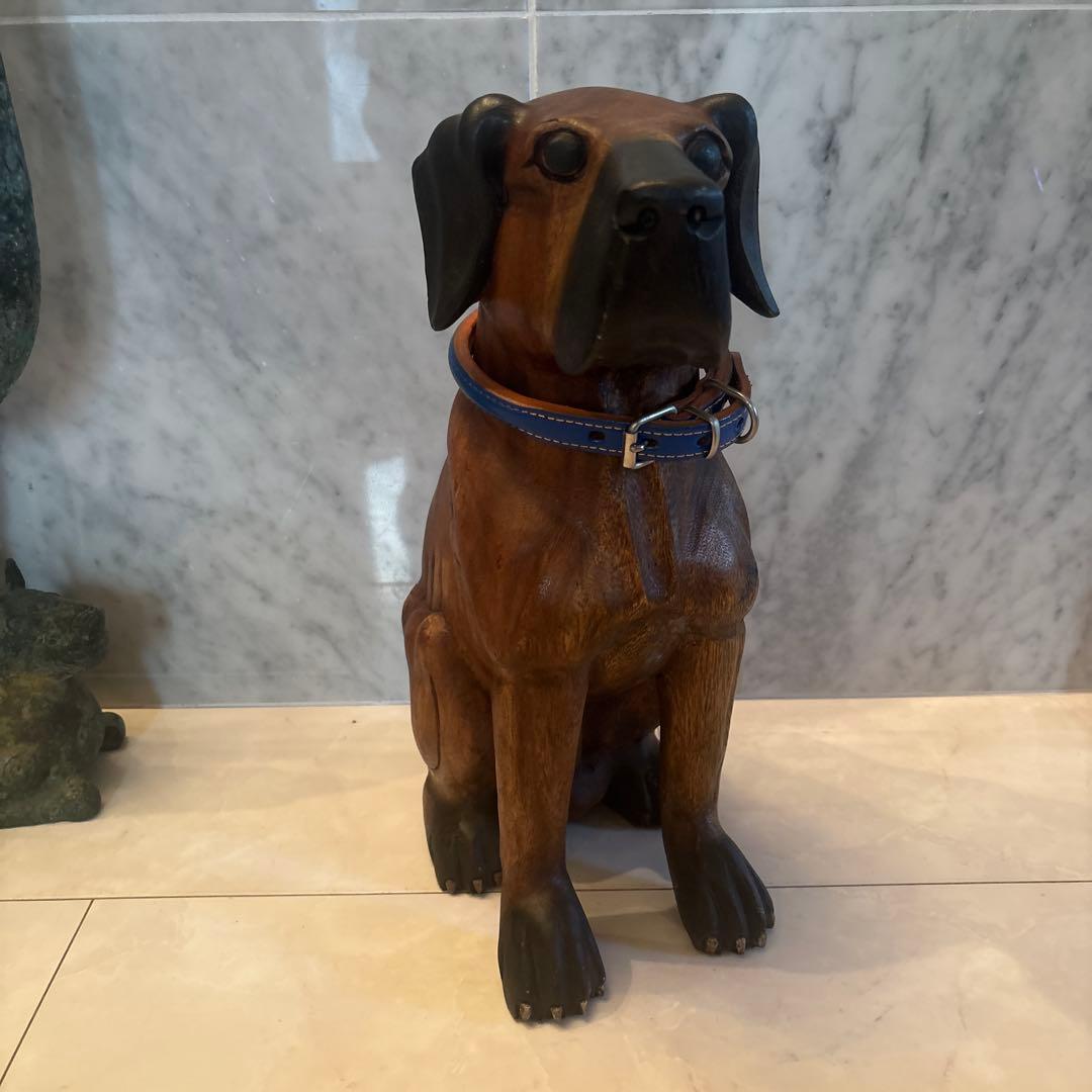 ヴィンテージ　可愛らしい瞳と威厳のある姿が素敵な一刀彫の犬の特大彫刻オブジェ