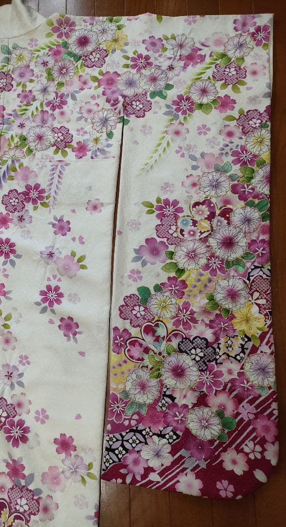 美品　振袖　白×ピンク　辻が花　　花芯絞り　銀通し