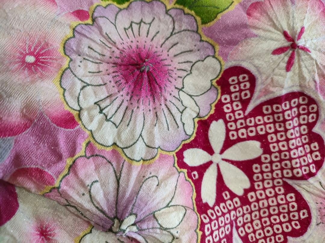 美品　振袖　白×ピンク　辻が花　　花芯絞り　銀通し