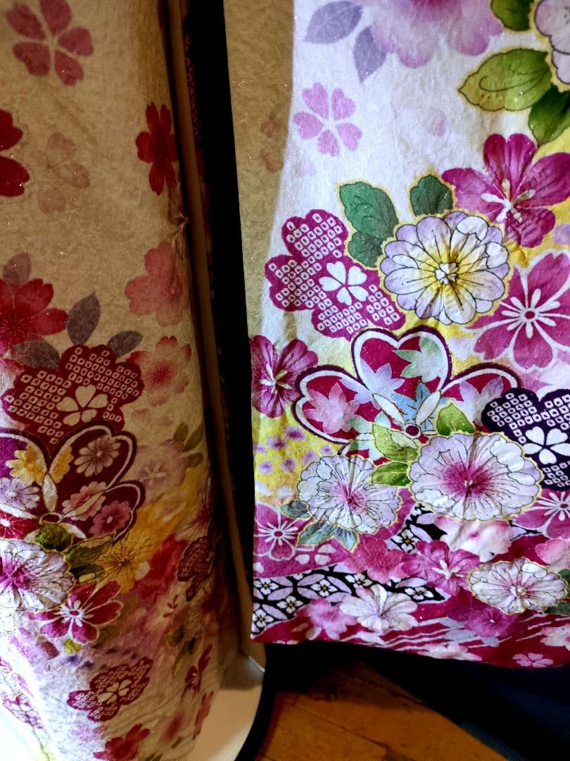 美品　振袖　白×ピンク　辻が花　　花芯絞り　銀通し