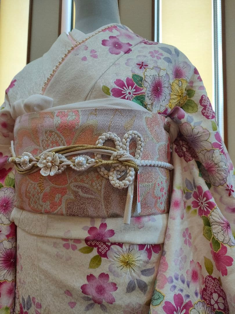 美品　振袖　白×ピンク　辻が花　　花芯絞り　銀通し