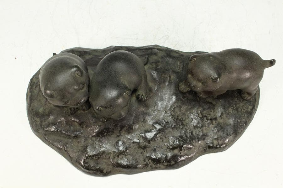 金工師 徳光造 遊三犬 置物(K-XA873)