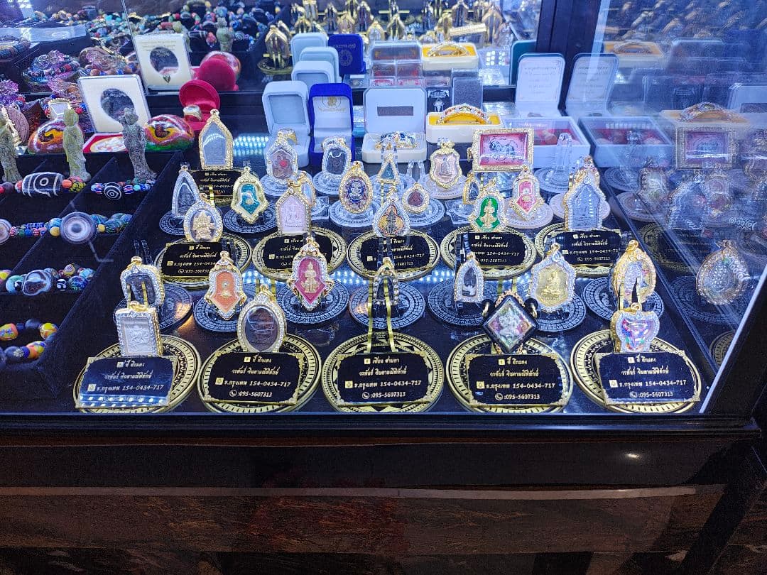 タイのお守りプラクルアン！牛！商売繁盛&金運&体力向上！専門店購入！