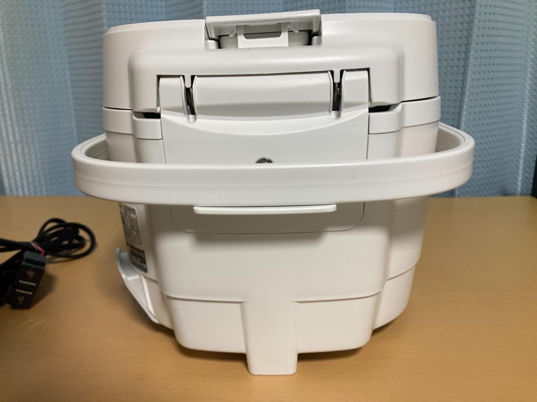 ★美品★２3年製TOSHIBA RC-10HR IH炊飯ジャー炊飯器5.5合炊き