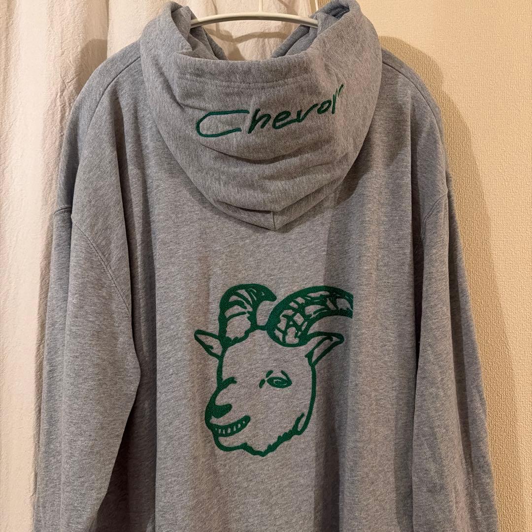 Chevon 【受注生産限定】刺繍ジップパーカー