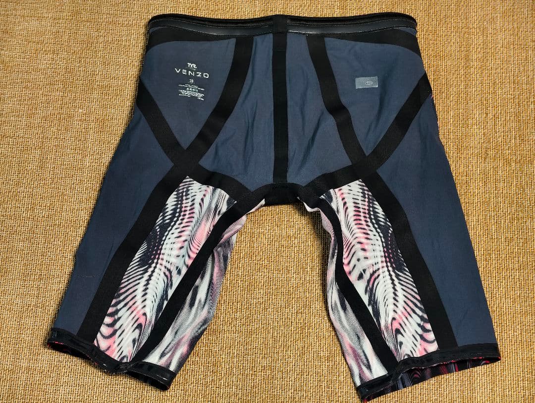 TYR VENZO 28（Lサイズ相当）競泳水着 メンズ