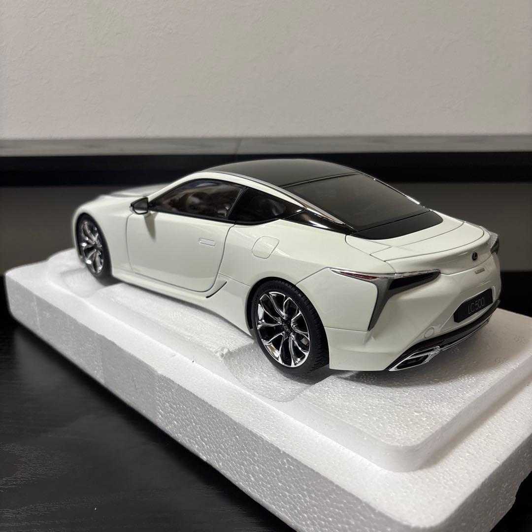 オートアートLexus LC500 ホワイト 1/18 左ミラー欠損　最終値下げ
