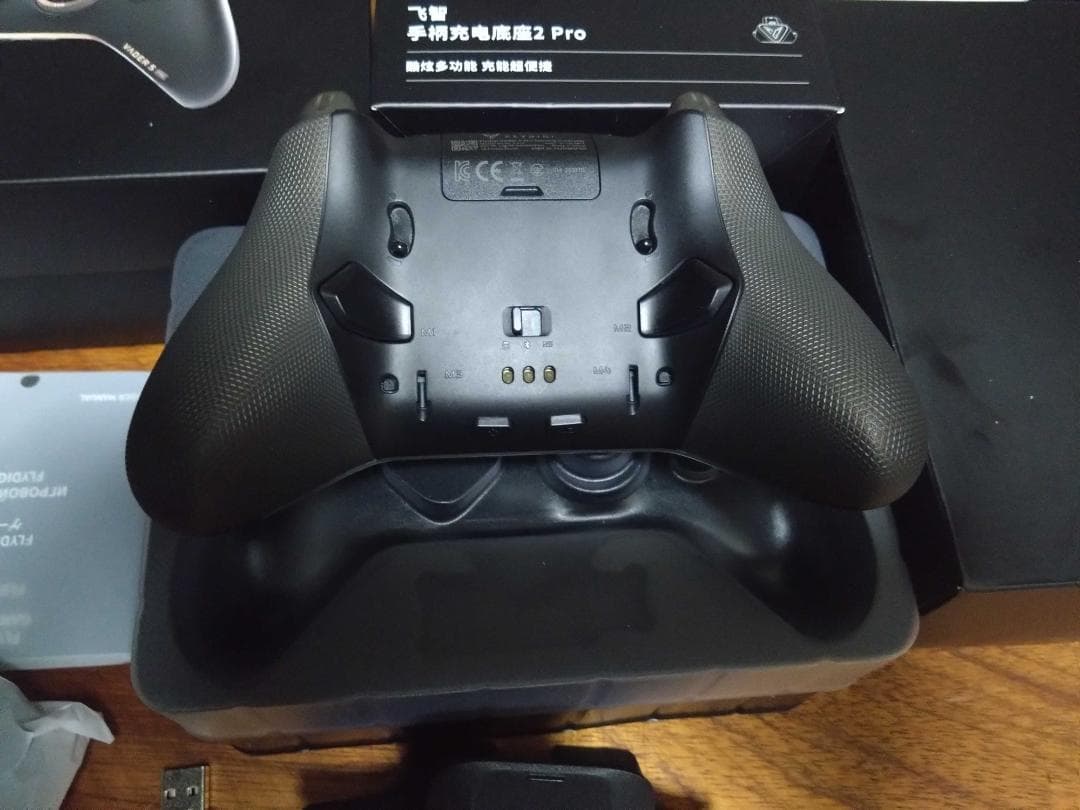 【ほぼ未使用】Flydigi Vader 5 Pro 充電ドック・ケース付