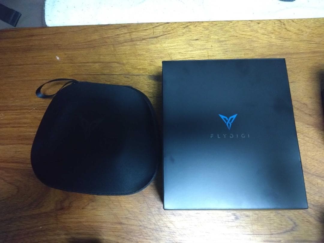 【ほぼ未使用】Flydigi Vader 5 Pro 充電ドック・ケース付