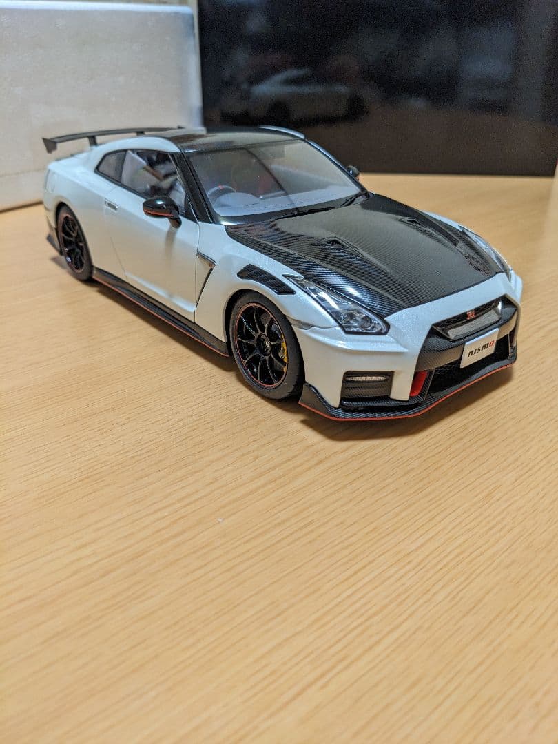 オートアート1/18　ニッサン R35 GT-R ニスモ