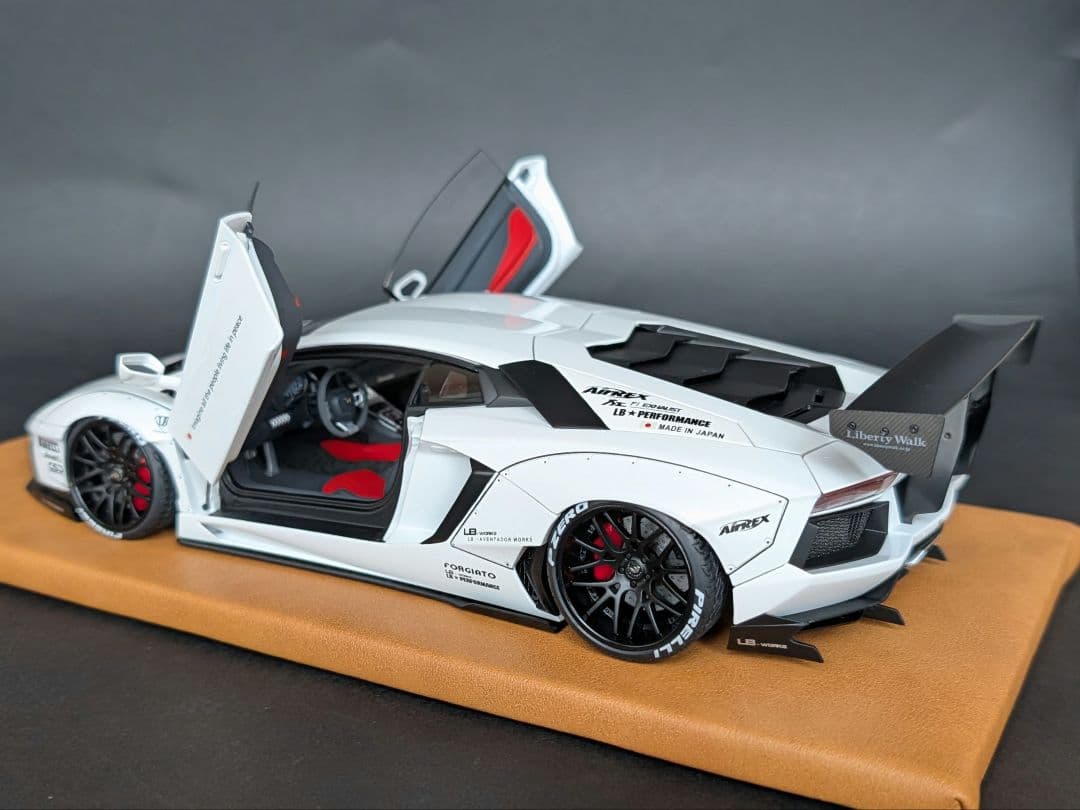 【てつ】オートアート 1/18 アヴェンタドール LBWKリバティウォーク