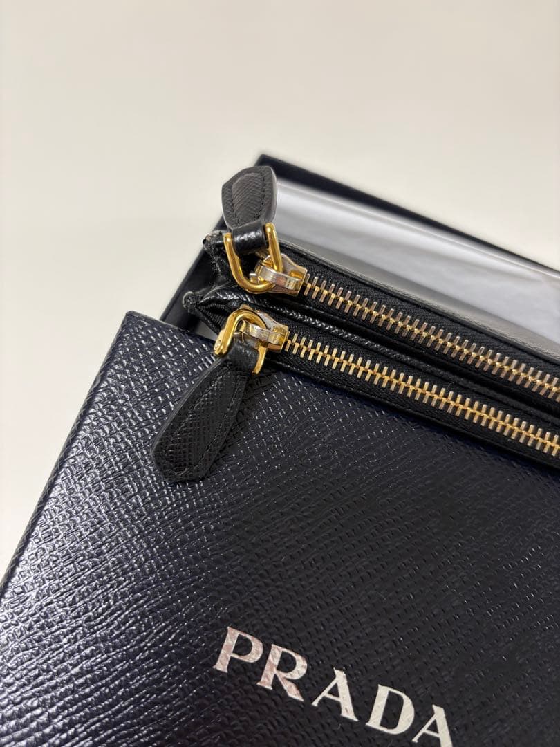 ⭐️hiii_2022ページ⭐️ PRADA コンパクトウォレット