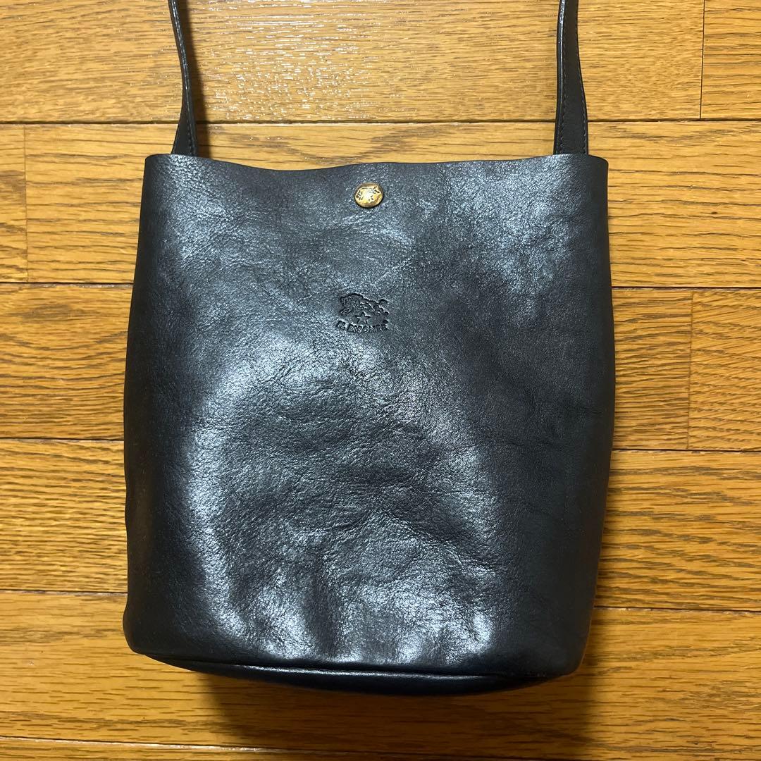 IL BISONTE 黒 レザー ショルダーバッグ