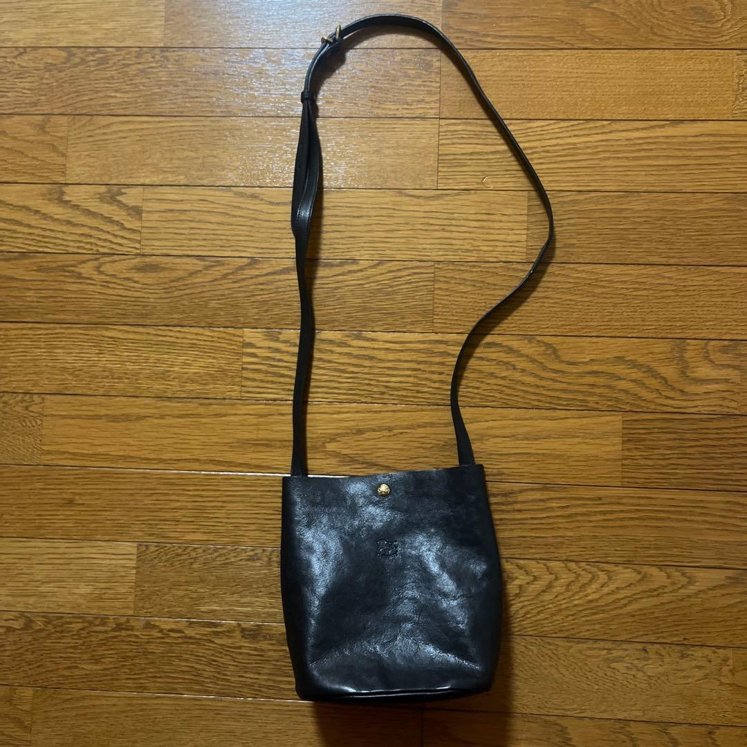 IL BISONTE 黒 レザー ショルダーバッグ