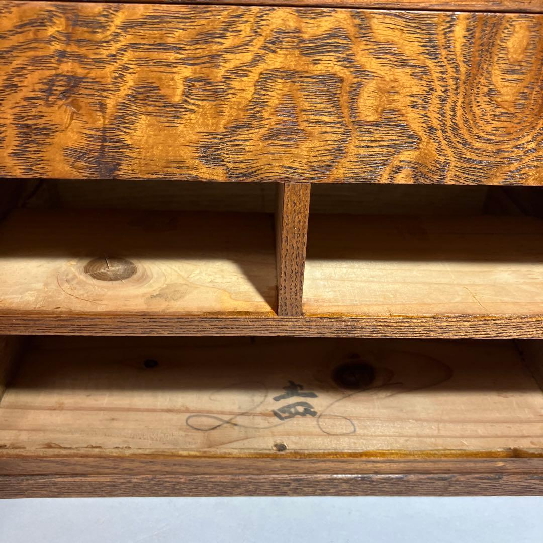 最小サイズの骨董時代物針箱（表面：欅、内側：桐）