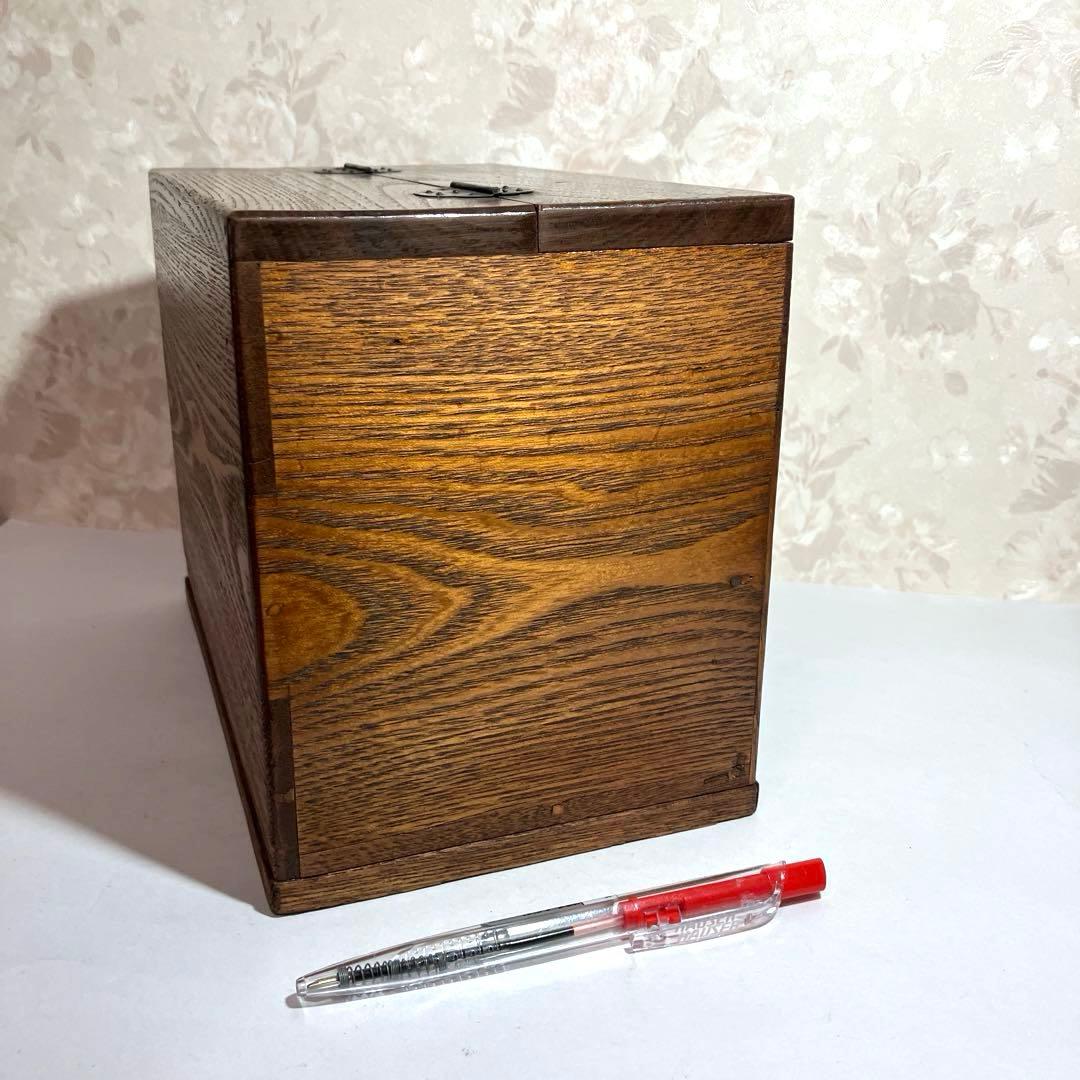 最小サイズの骨董時代物針箱（表面：欅、内側：桐）