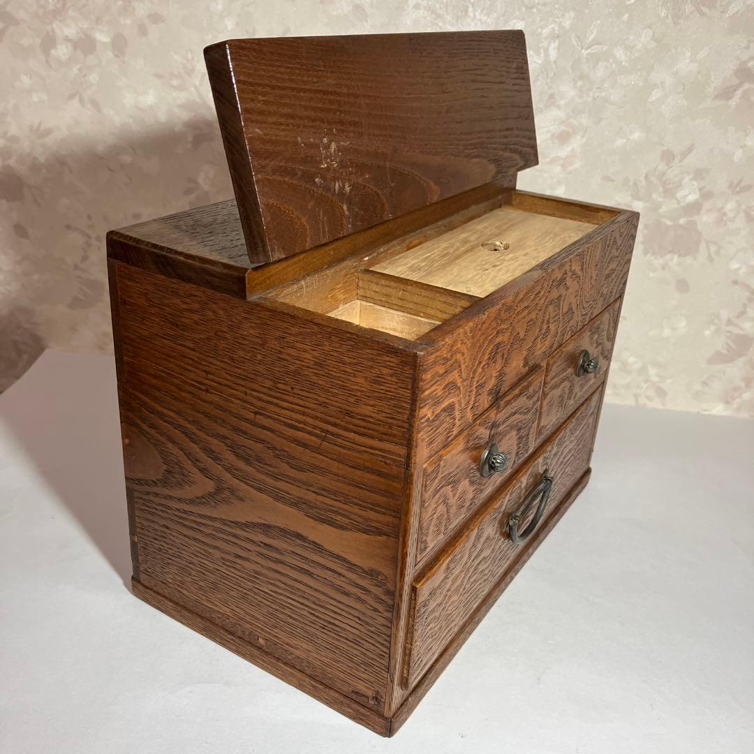 最小サイズの骨董時代物針箱（表面：欅、内側：桐）