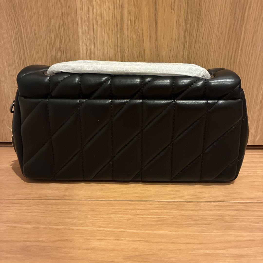 タビー ショルダー バッグ 26・キルティング 5.0 ブラック　CP150