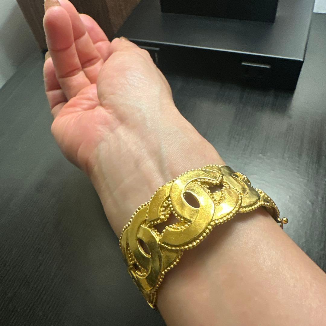 CHANEL金色 透かし彫り チェーンリンク ブレスレット留め金がつぶれてる