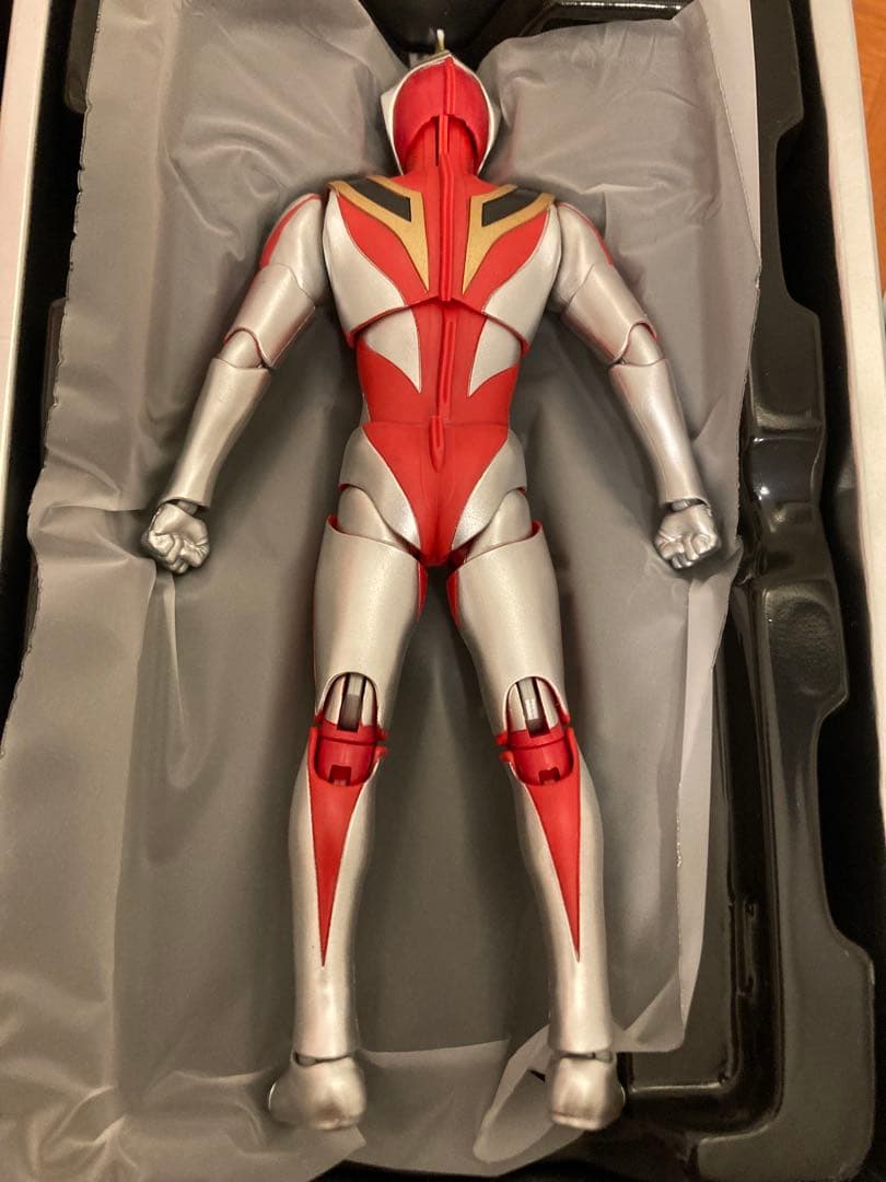 【開封品】S.H.Figuarts 真骨彫製法 ウルトラマンガイア V2