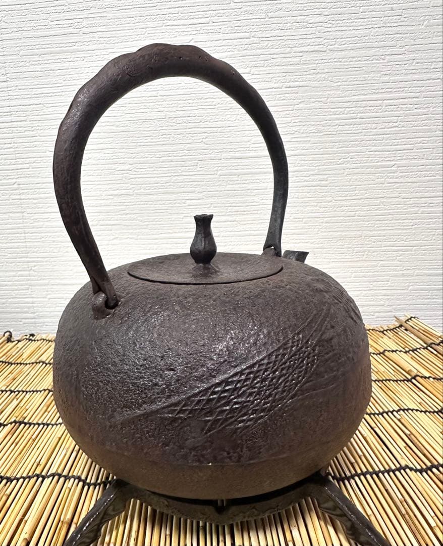 ＵＳＥＤ、美品　南部喜州 (及川 喜徳)造　鍛治打袋鉉１５型　南部鉄瓶　南部鉄器