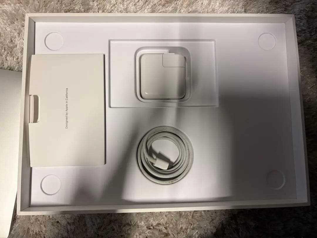 Apple MacBook 本体 充電器付き