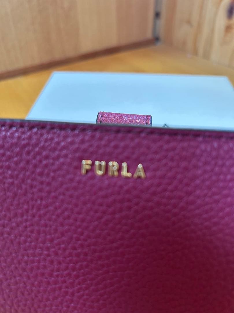 FURLA ダークピンク折り財布