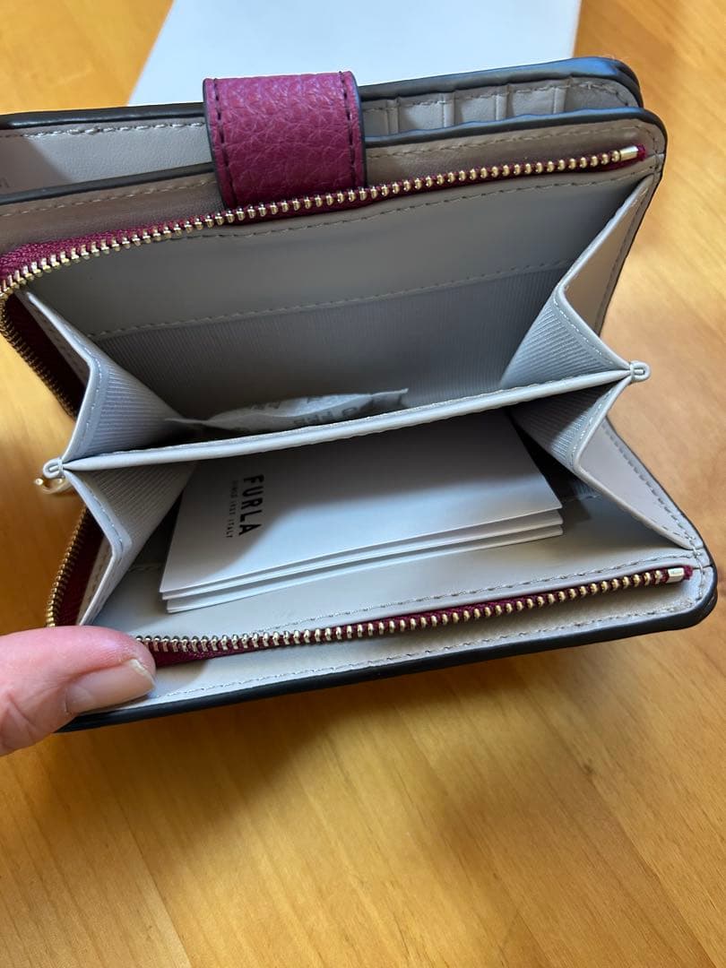 FURLA ダークピンク折り財布