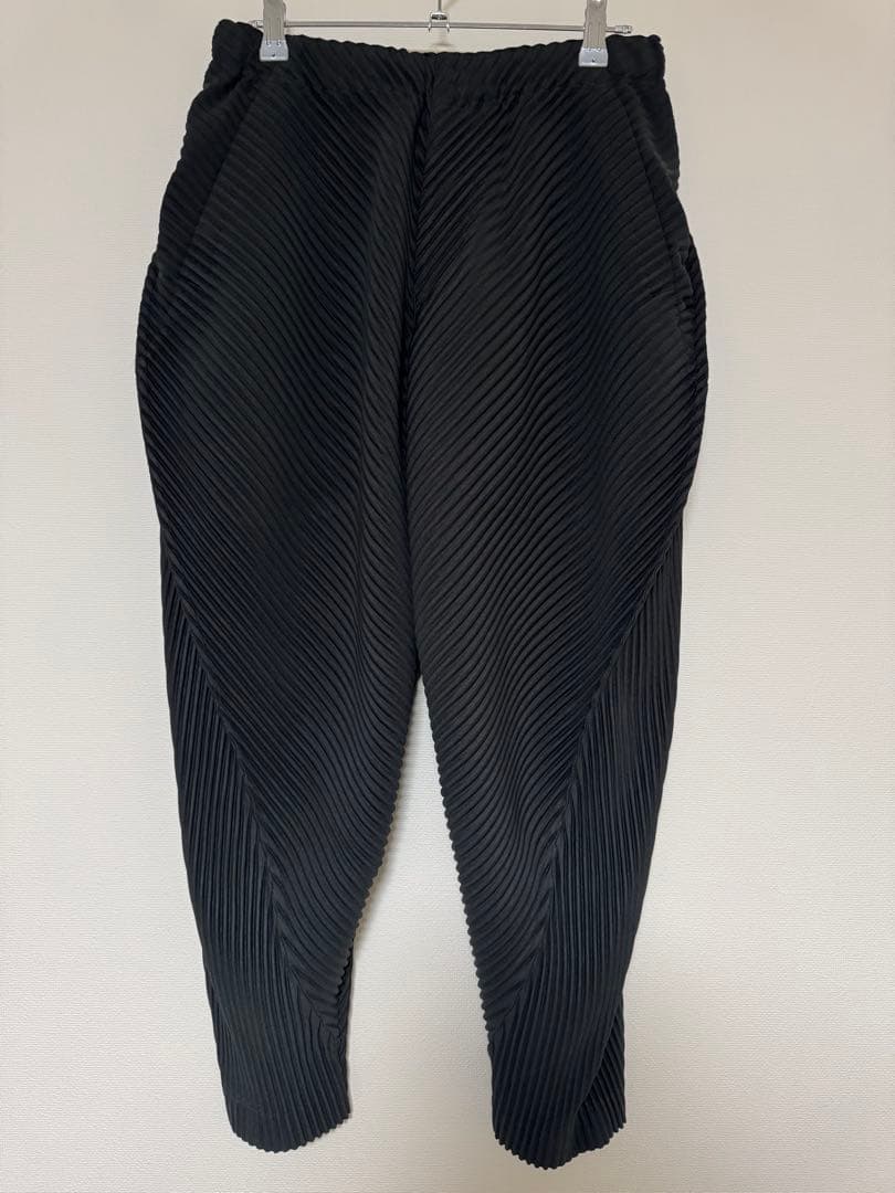 HOMME PLISSE ISSEY MIYAKE テーパードプリーツパンツ