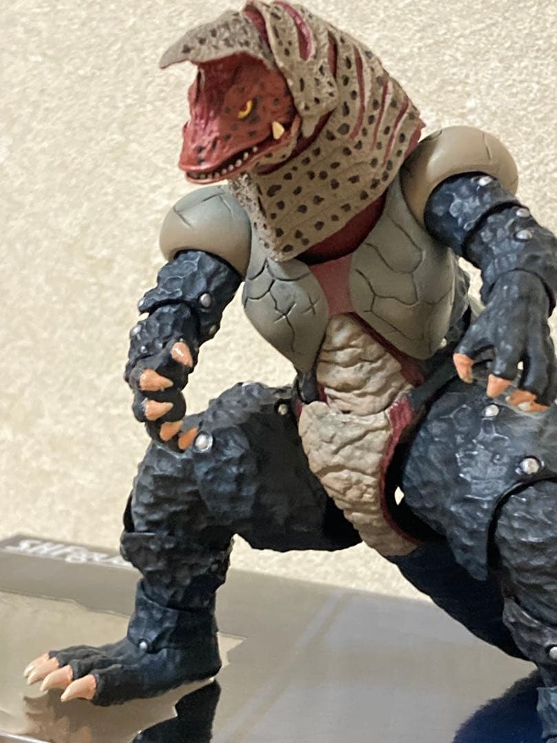 S.H.Figuarts　ゴルザ　ゴモラ