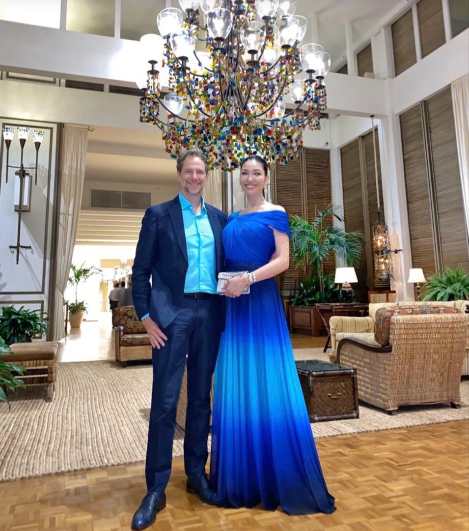 タダシショージ グラデーションブルー オフショルダー ロングドレス